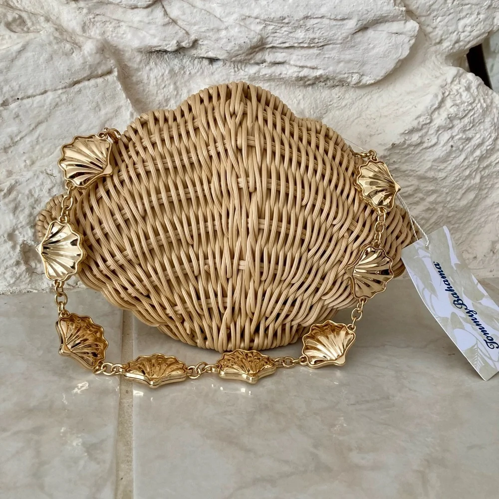 NWT Tommy Bahama seashell shaped woven rattan clam shaped clutch/handbag. - Picture 3 of 16